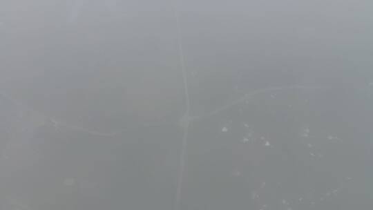 雨雾中的乡村航拍