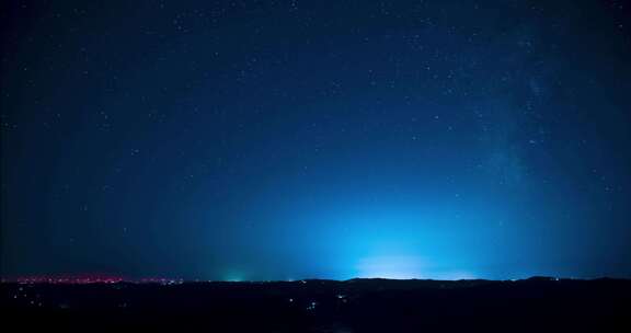 夜晚蓝色的银河星空4K分辨率延时视频