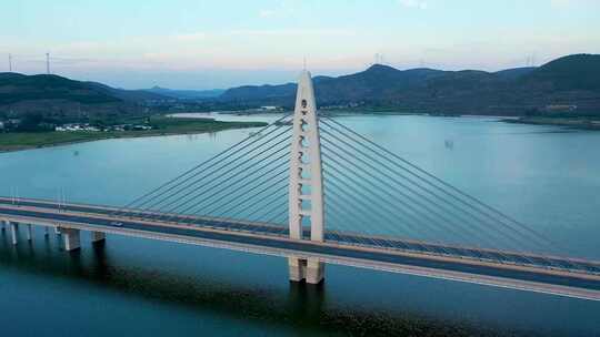 航拍美丽家乡庄里水库东江大桥一镜到底晚霞