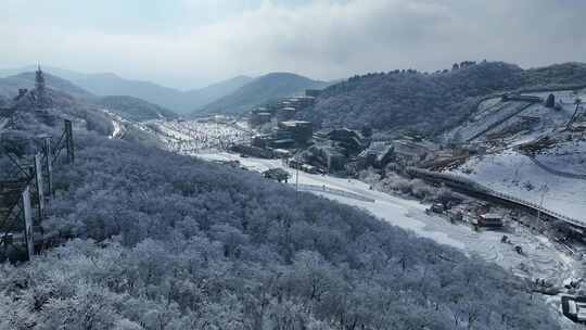 云上草原滑雪场雪景