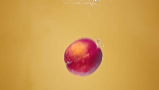 桃子落水