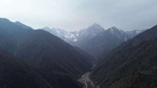 四川平武县沙棘沟景区入口附近山川