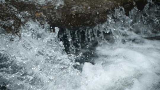 水花水流