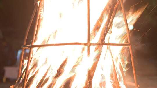 蒙古草原的篝火