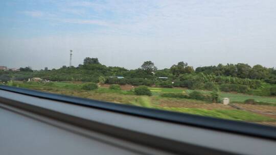 高铁车窗外的景观