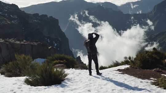 徒步旅行登山探险团队精神