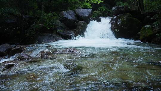 高清4K降水雨季山泉瀑布流水升格视频素材