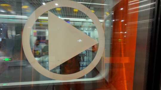 四川成都进站的地铁列车视频素材模板下载