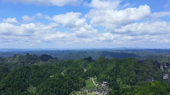 航拍大自然山林间的巍峨山峰俯瞰4k素材