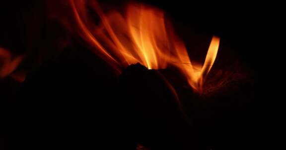 柴火火焰烈焰燃烧的火苗升格空镜