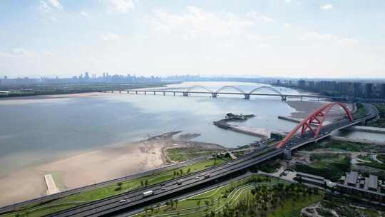 杭州钱塘江九堡大桥蓝天白云江边江景风景航视频素材模板下载