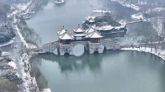 航拍瘦西湖景区园林大明寺观音山宋夹城雪景