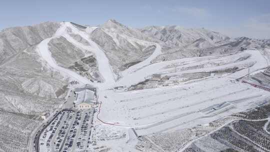 航拍内蒙古呼和浩特马鬃山滑雪场冬季雪景