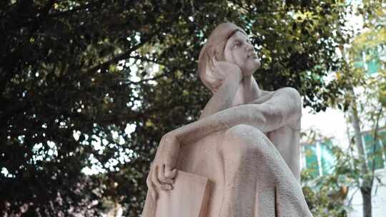 宣传片微电影校园环绕女神雕像
