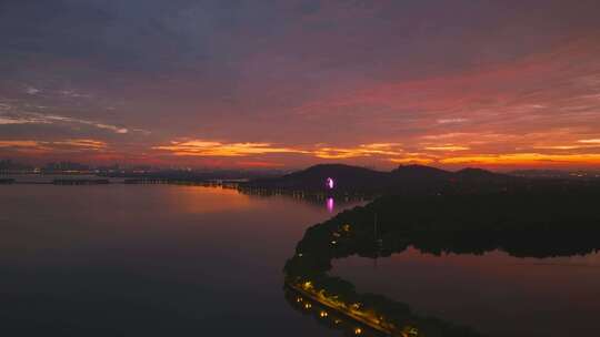 武汉东湖风景区夏季日出风光