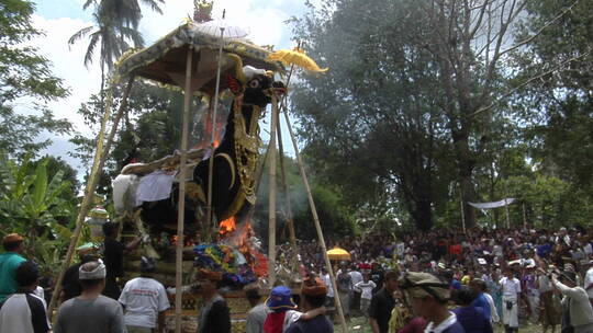 印度尼西亚举行火葬仪式视频素材模板下载