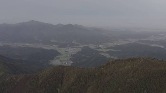 仙境般的山间小镇航拍视频素材模板下载