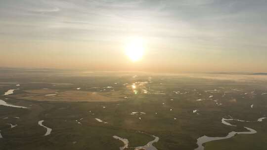 航拍大兴安岭扎敦河湿地晨雾风景