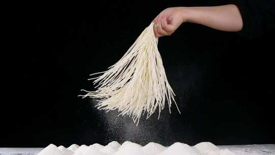 面面粉和面揉面鲜面条美食拉面实拍