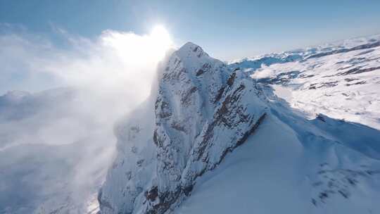 无人机飞越雪山山脊视频素材模板下载