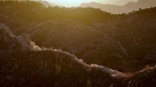 航拍夕阳下的北京龙泉峪长城