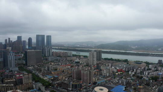 阴雨天长沙城市云雾缭绕航拍