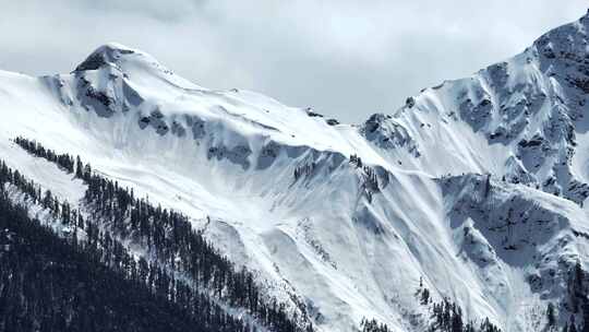 航拍西藏林芝冬季雪山风光