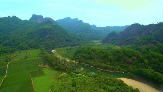 航拍武夷山九曲溪竹筏漂流丹霞地貌岩茶茶园