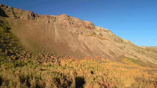 秋季山林山脉全景