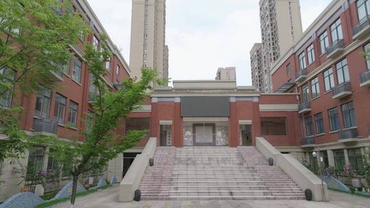 华中师大附属严西湖小学