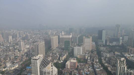 雾霾天气的广州城区