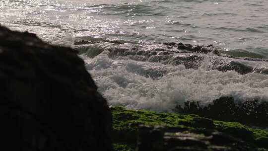 海浪升格 海浪拍打礁石