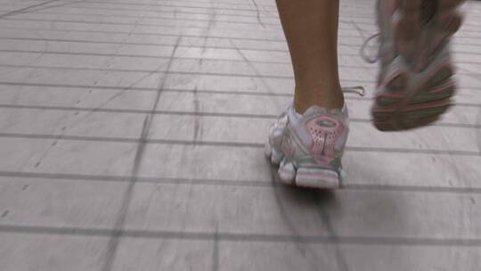 双脚跑步特写视频素材模板下载