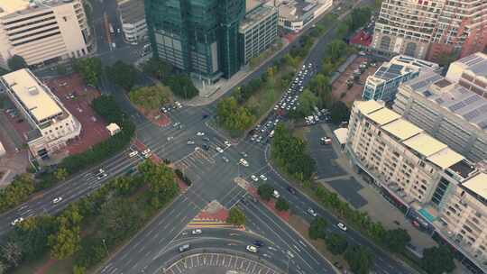 城市交通十字路口车流