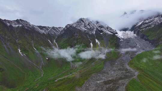 航拍四川甘孜海螺沟景区扇子山雪山草甸风光