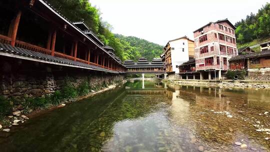 依山傍水的特色建筑风景