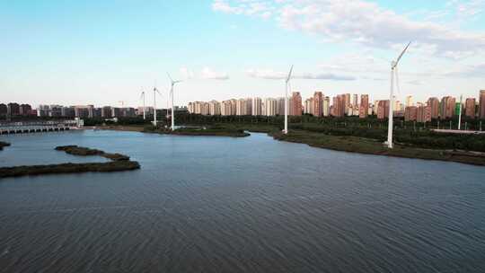 河堤河道旁风力发电机组城市风光自然风景