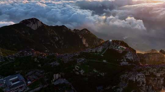 泰山之巅再现云海奇观