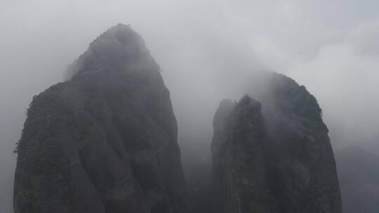 浙江衢州江郎山云雾环绕航拍日景