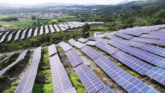 航拍山坡光伏太阳能发电场视频素材模板下载