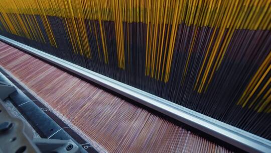 工业革命机器纺织机取代手工纺织机实拍素材