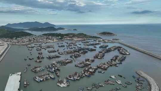 海边港口渔船航拍码头船舶渔港海岸停靠船只