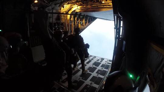 美国海军陆战队在进行空降视频素材模板下载