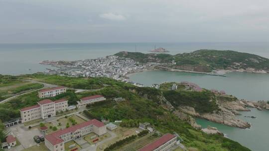 航拍东海舟山群岛屿花鸟岛大海边