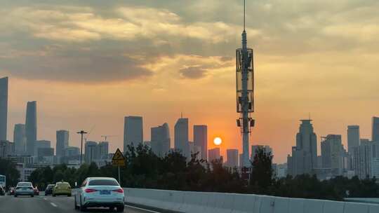 开车行驶在广州道路车流交通城市车窗外风景