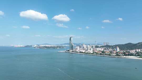 厦门海岸线风光航拍海边城市双子塔建筑风景