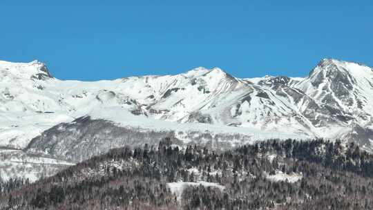 远眺雪山