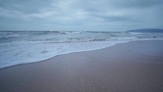 寂静的沙滩和海浪视频素材模板下载