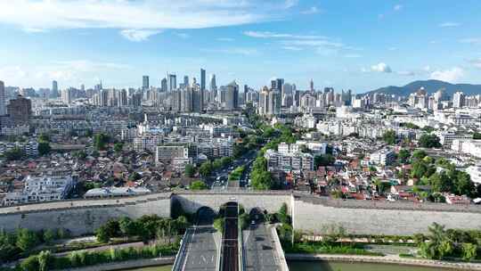 晴朗天气南京城市天际线和城市风光