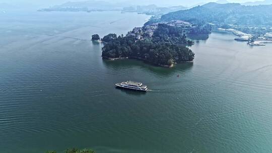 千岛湖航拍游轮千岛湖旅游